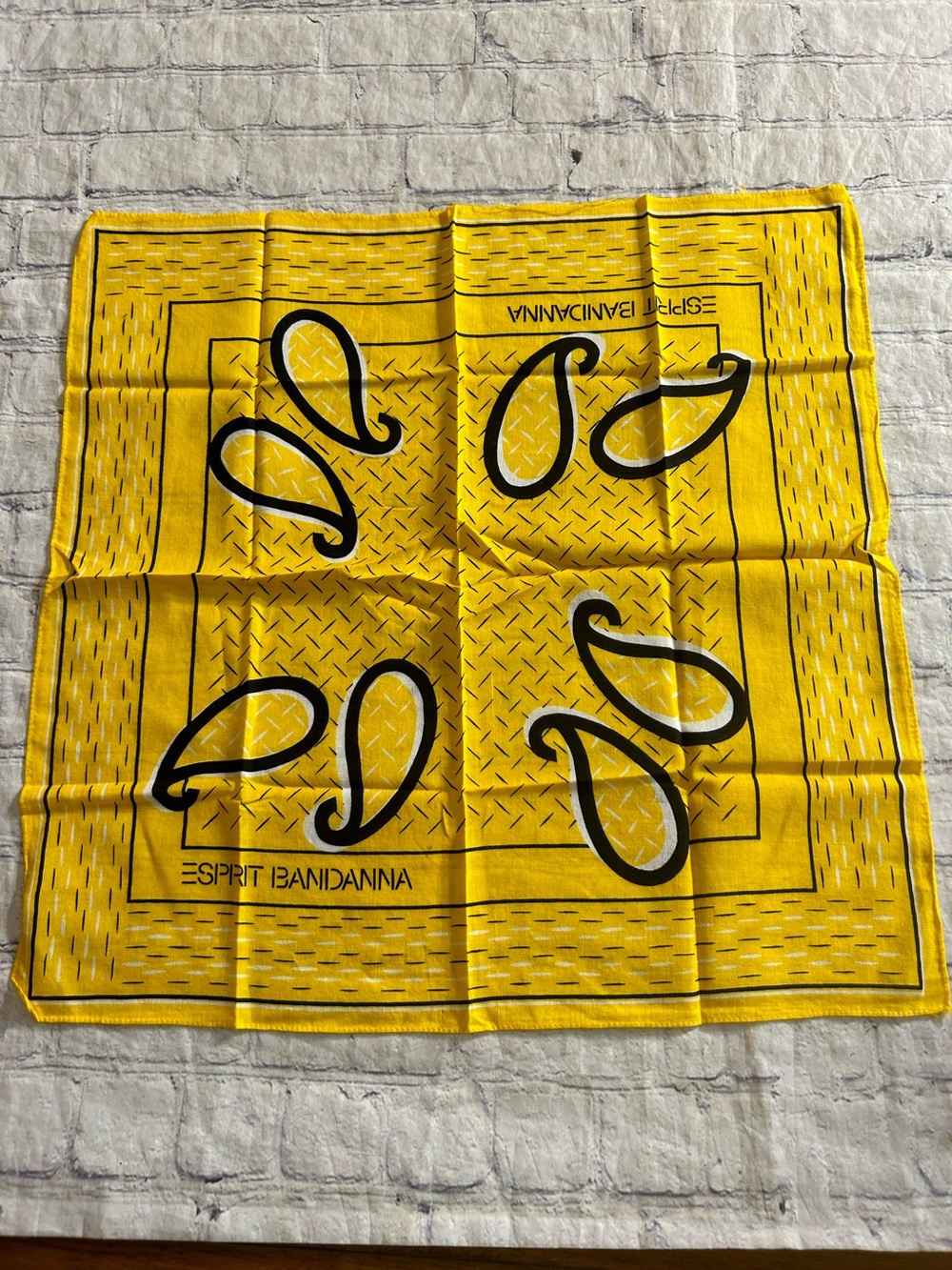 ESPRIT BANDANNA YELLOW/BLACK/WHITE PAISLEY DESIGN 100% COTTON SQUARE SHAPE